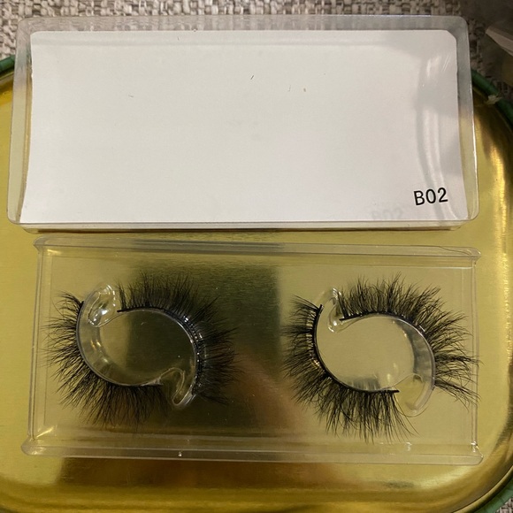 Lashes - Picture 8 of 8